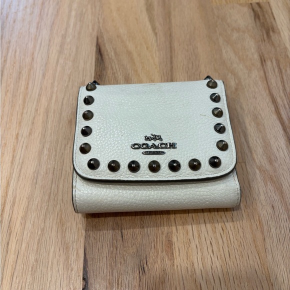 Coach Mini Trifold Wallet white leather and gunmetal studs - Picture 1 of 10